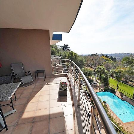 Over The Moon Guesthouse Johannesburg Esterno foto