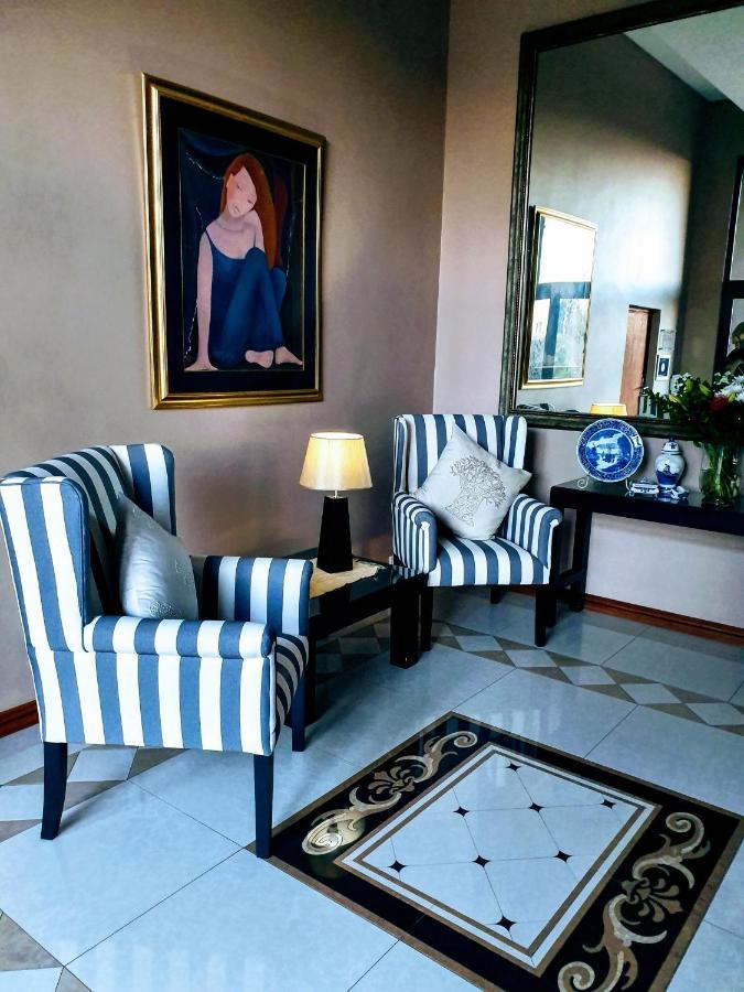 Over The Moon Guesthouse Johannesburg Esterno foto