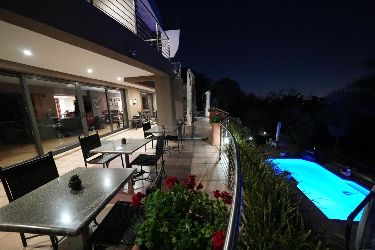 Over The Moon Guesthouse Johannesburg Esterno foto