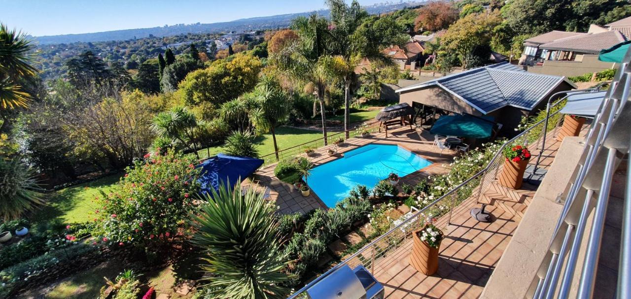Over The Moon Guesthouse Johannesburg Esterno foto