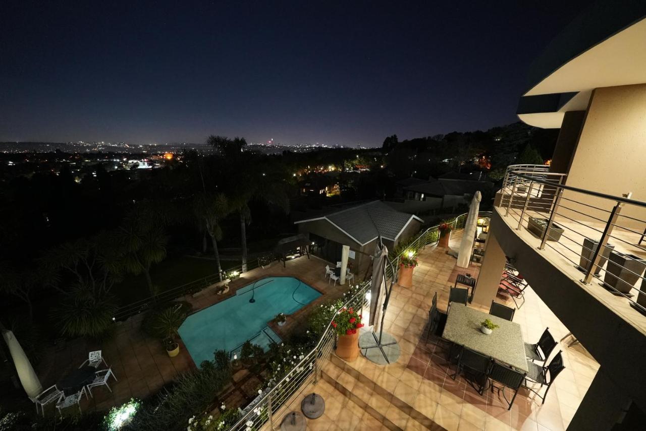 Over The Moon Guesthouse Johannesburg Esterno foto