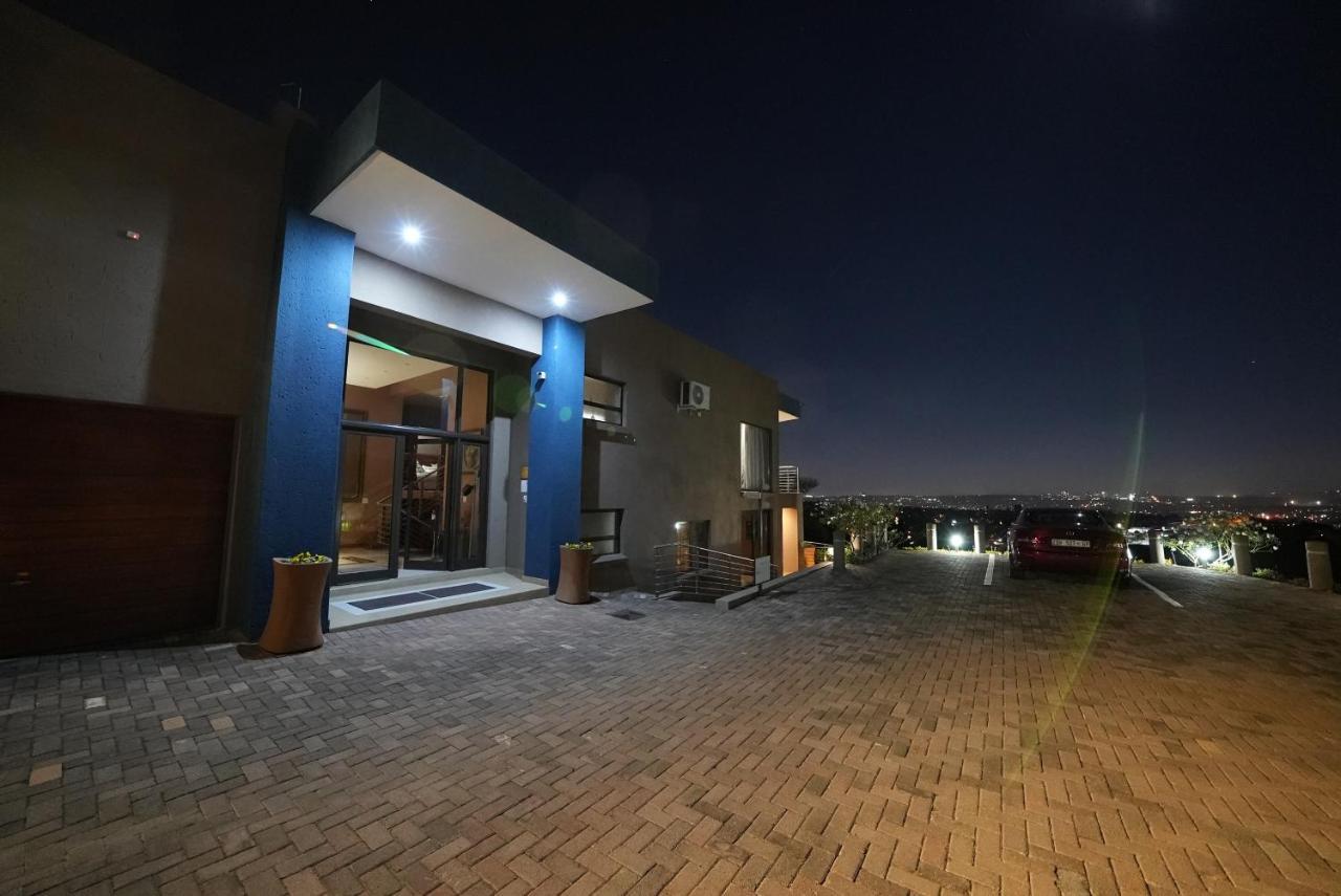 Over The Moon Guesthouse Johannesburg Esterno foto