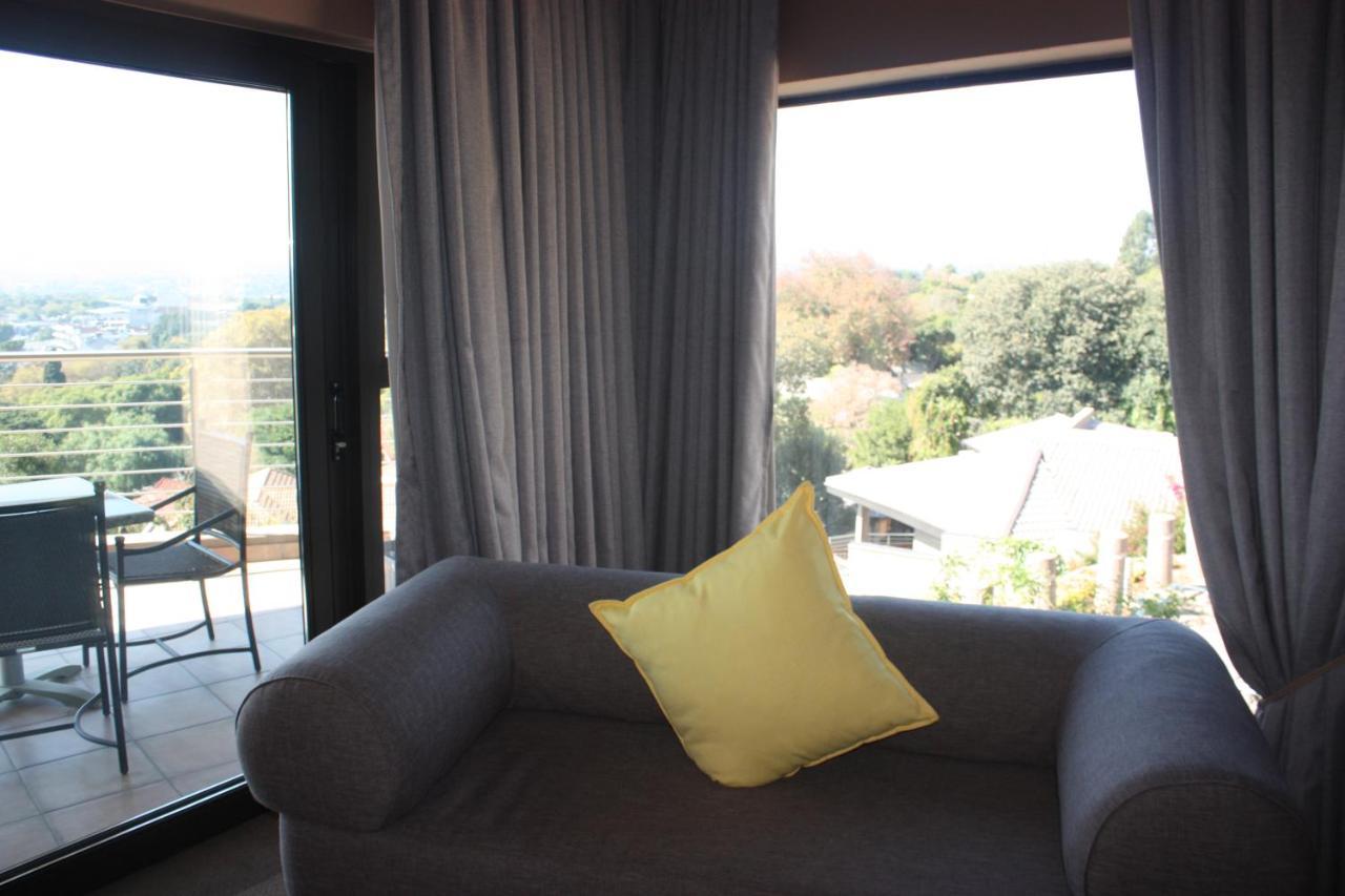 Over The Moon Guesthouse Johannesburg Esterno foto