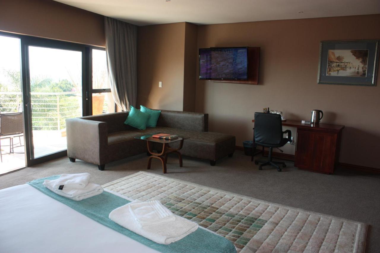 Over The Moon Guesthouse Johannesburg Esterno foto