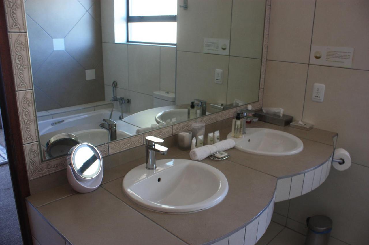 Over The Moon Guesthouse Johannesburg Esterno foto