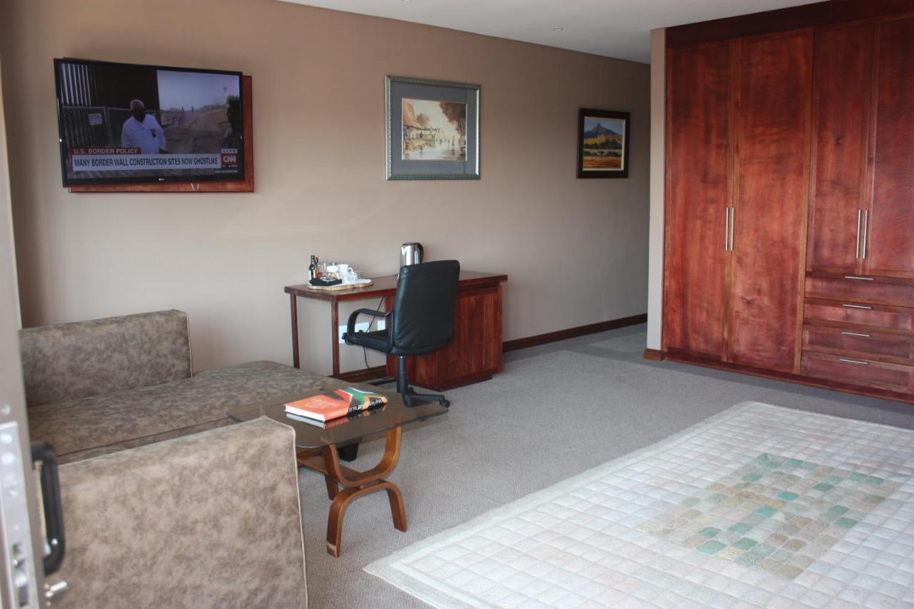 Over The Moon Guesthouse Johannesburg Esterno foto