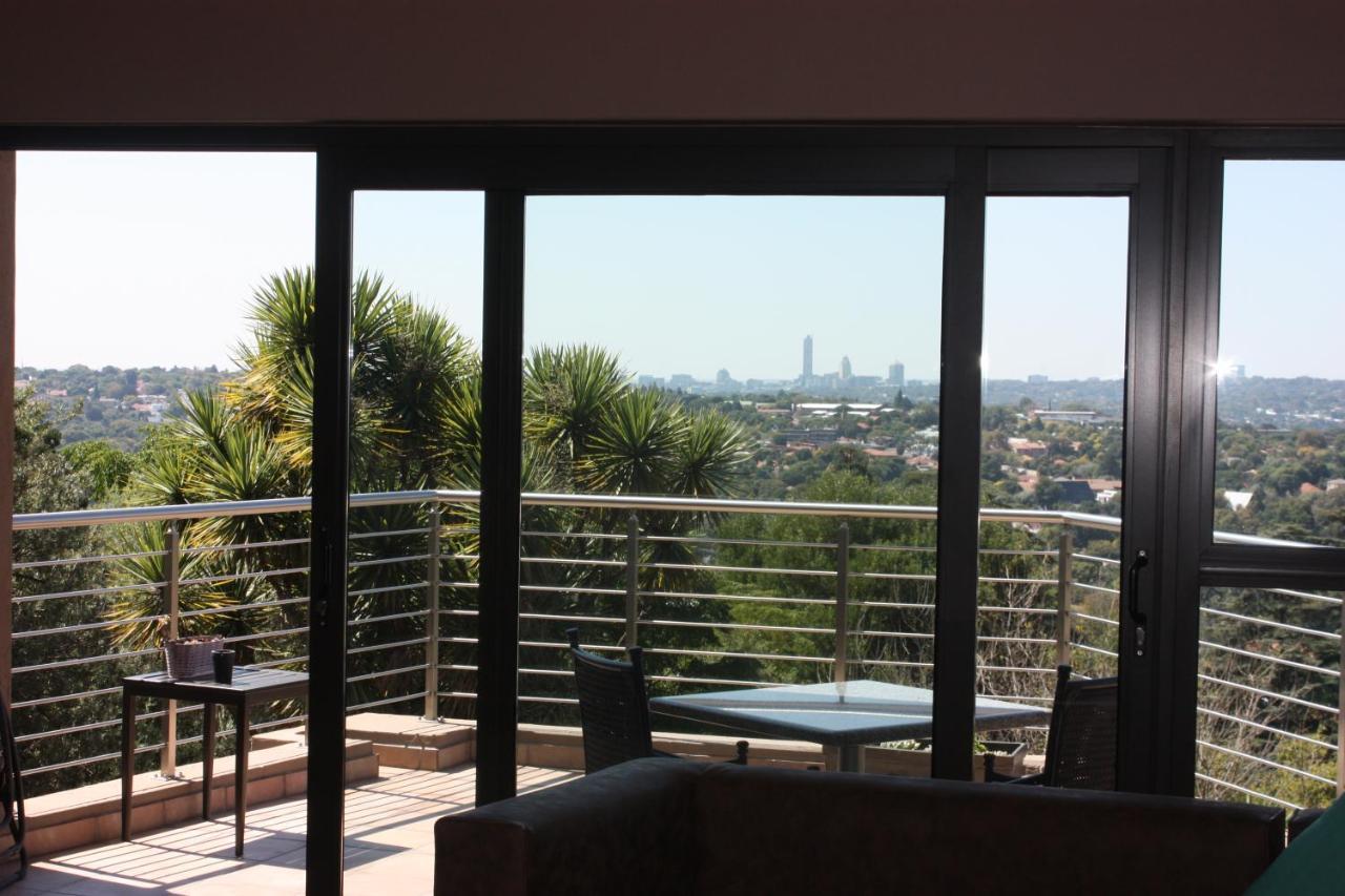 Over The Moon Guesthouse Johannesburg Esterno foto