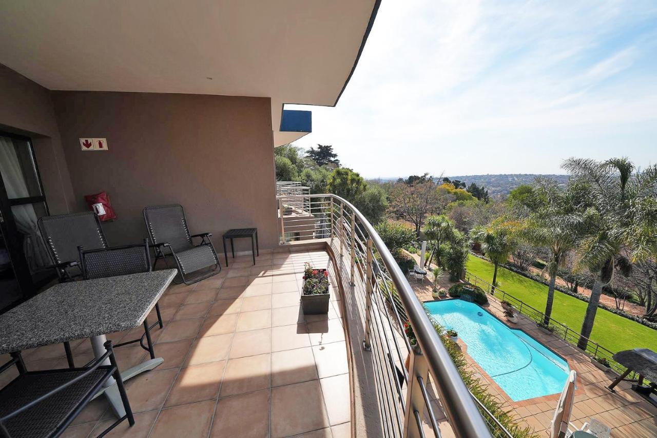 Over The Moon Guesthouse Johannesburg Esterno foto