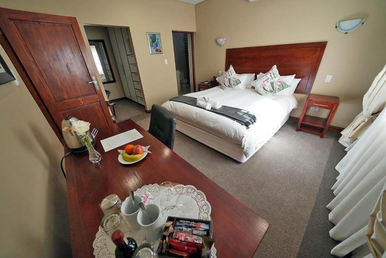 Over The Moon Guesthouse Johannesburg Esterno foto