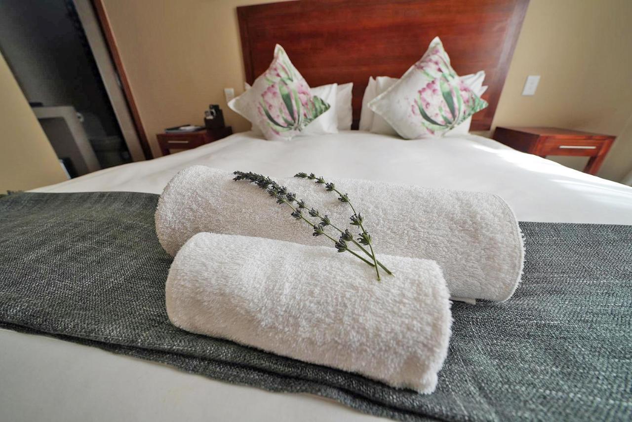 Over The Moon Guesthouse Johannesburg Esterno foto