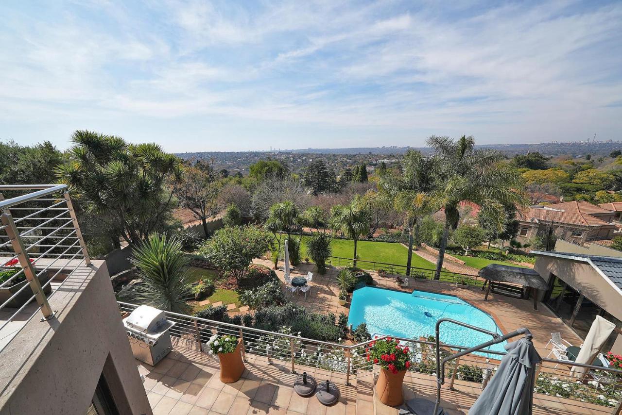 Over The Moon Guesthouse Johannesburg Esterno foto