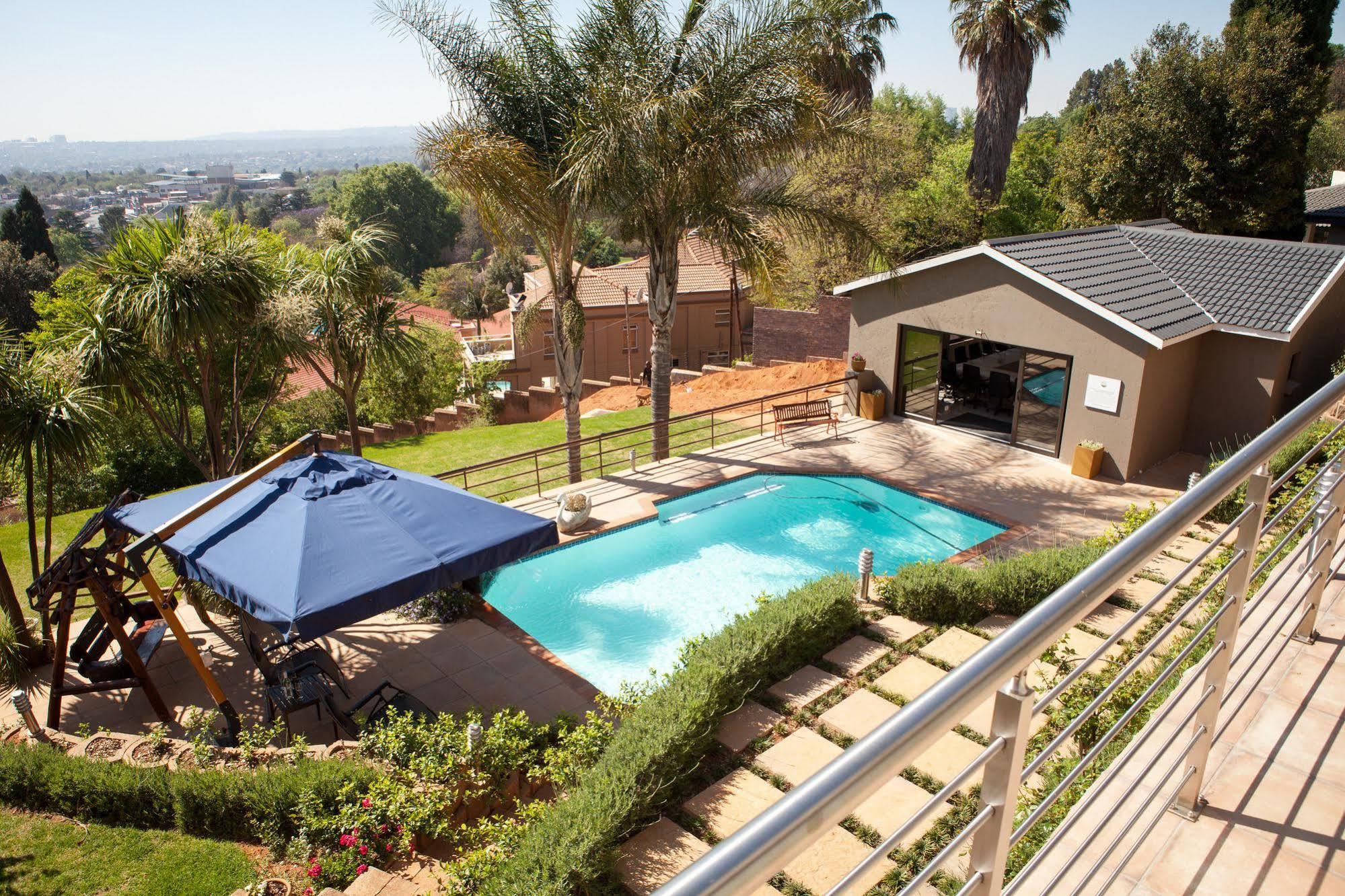 Over The Moon Guesthouse Johannesburg Esterno foto