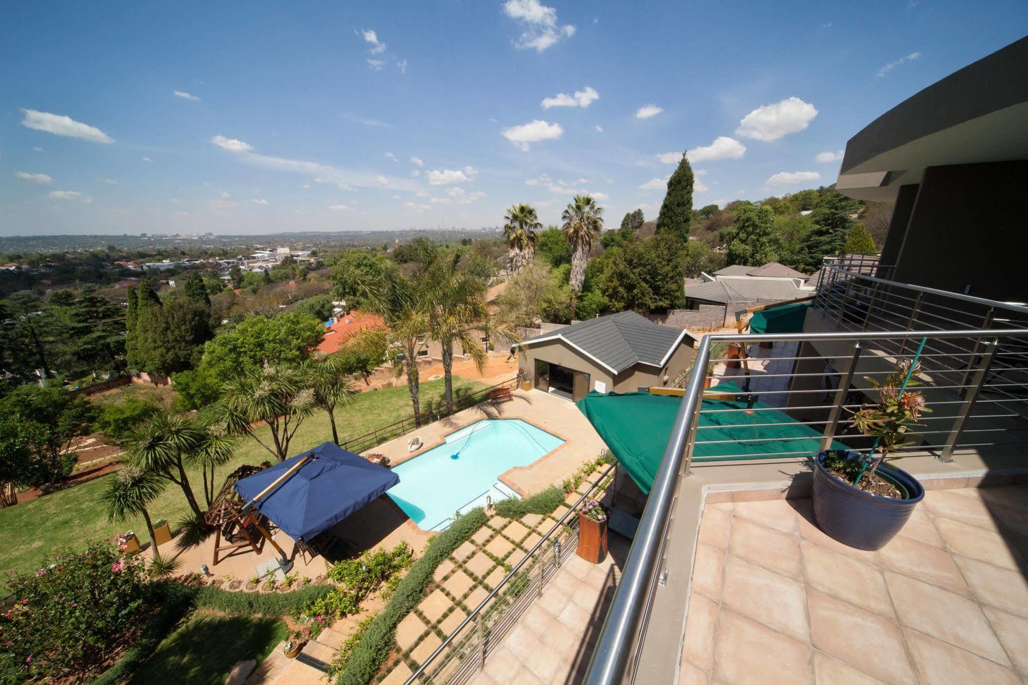 Over The Moon Guesthouse Johannesburg Esterno foto