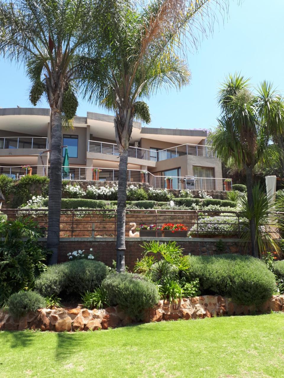 Over The Moon Guesthouse Johannesburg Esterno foto