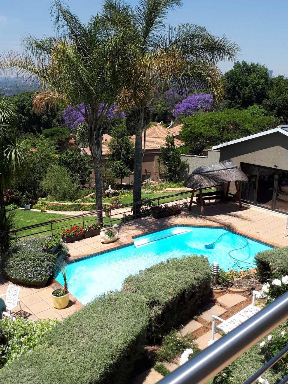 Over The Moon Guesthouse Johannesburg Esterno foto